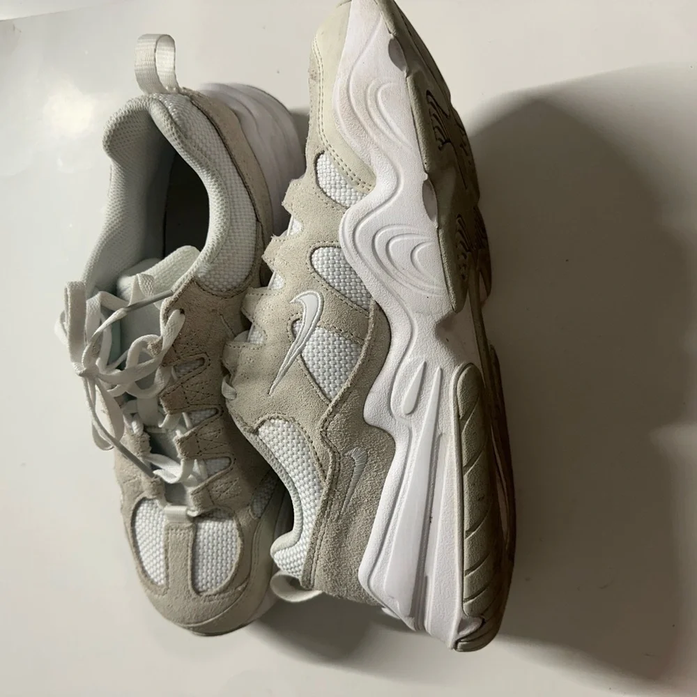 Nike White and Gray Sneakers - Picture 4 of 8